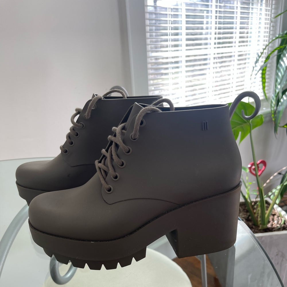 Melissa Boots olive green